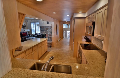 Cable Casa | Serenity On Lake Owen 5 Bedroom Hotel Room by RedAwning