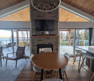 Central Alberta Casa | Serenity on the Vista's Point at Lac La Nonne