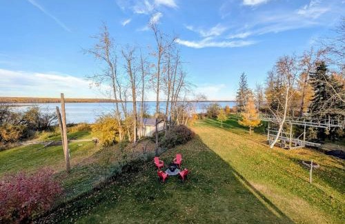 Central Alberta Casa | Serenity on the Vista's Point at Lac La Nonne