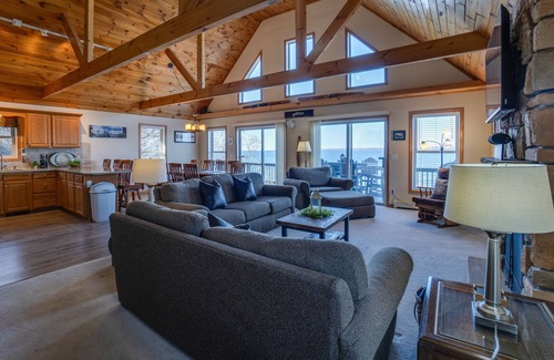 Town of Torrey Casa | Serenity Place: hermosa casa frente al lago