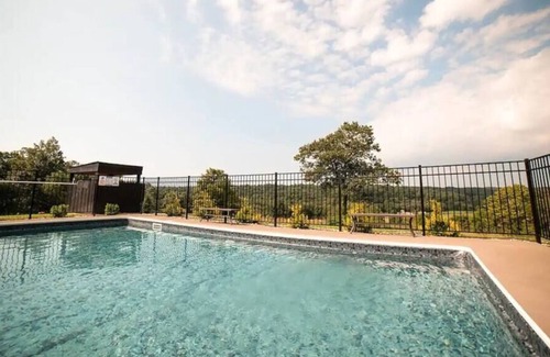 New Plymouth Cabina | "Serenity Ridge", a Luxury Log Estate with views!