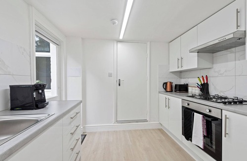 Bruce Grove Casa | Serenity, Scenery, Shopping, & Sports