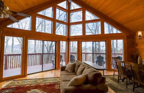 Gatlinburg - Pigeon Forge Casa | Serenity- serene mntn cabin in gated resort community with pool and amenities/view/Hottub/Secluded/Luxury/Theatre