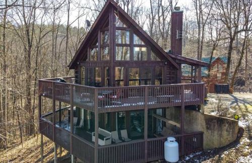 Gatlinburg - Pigeon Forge Casa | Serenity- serene mntn cabin in gated resort community with pool and amenities/view/Hottub/Secluded/Luxury/Theatre