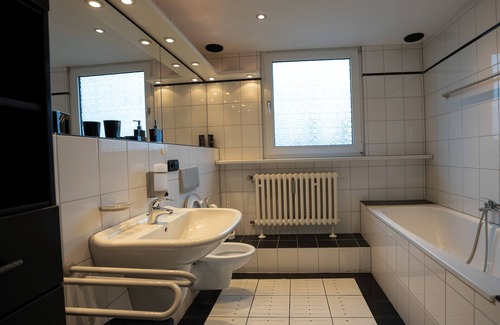Alt-Rentfort Apartamento | Serviceroom24 - Space in Gladbeck WLAN - Smart-TV - 24-7 check-in and kitchen