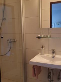 Mesenich Hotel | Serwazi-Zenzen