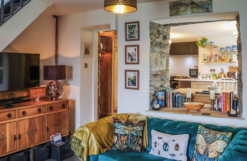 Caernarfon Cabaña | Set in the most fantastic elevated position, with simply stunning views.
