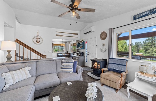 Davenport Casa | Seven Bays Family Beach Getaway, come enjoy Lake Roosevelt all year round!