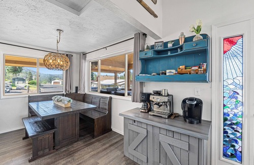 Davenport Casa | Seven Bays Family Beach Getaway, come enjoy Lake Roosevelt all year round!