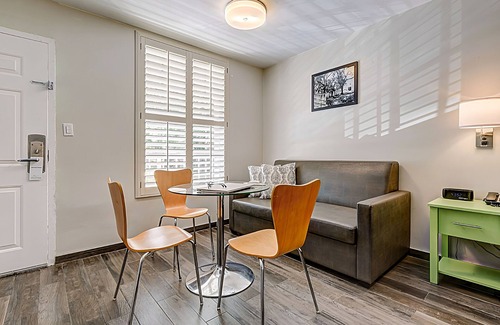 Tallahassee Hotel | Seven Hills Suites I-10