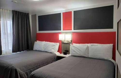 Newport Hotel | Seven Seas Inn & Suites