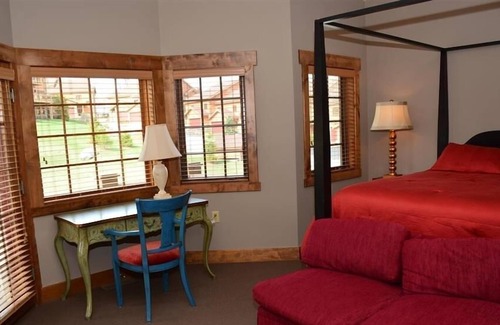 Champion Casa | Seven Springs 3 Bedrooms Premium Townhome, Great for Families 3 Townhouse by Redawning