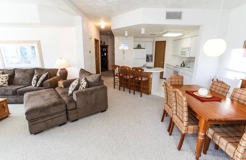 Seven Springs Condominio | Seven Springs Stonegate 2 Bedroom Deluxe Condo, Ski-In/Out, Sleeps 8! by RedAwning - Save 10% on 3 Nights, 15% on 5 Nights!