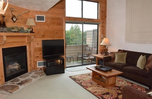 Seven Springs Condominio | Seven Springs Sunridge 1 BR + Loft Deluxe Condo, Ski-In/Out by RedAwning - Save 10% on 3 Nights, 15% on 5 Nights!