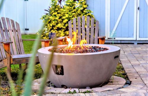 Jacksonville Beach Casa | Seventh Seas half mile to the beach pet friendly Near to the Mayo Clinic - UNF - TPC Sawgrass - Convention Center - Shopping Malls - Under 3 Hours from DISNEY