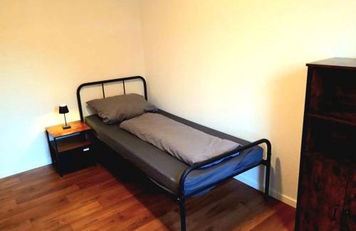 Grossrohrsdorf Apartamento | Seyfarthrooms - Monteurwohnung Großröhrsdorf 1 - zentrale Lage, gute Anbindung, voll ausgestattet
