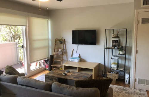 Burlingame Park Apartamento | SFO | Dtown Burlingame| Kitchen Island | Privacy