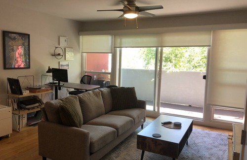 Burlingame Park Apartamento | SFO | Dtown Burlingame| Kitchen Island | Privacy