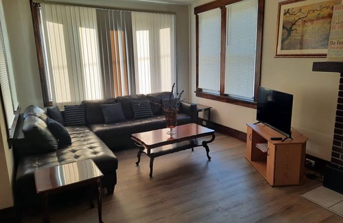 Pittsburgh Casa | Sha-Ron's Place 2 bedroom home in McKees Rock, Pittsburgh