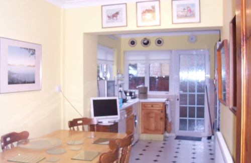 Baglan Casa | Sha's Pad, BOOKING BY ROOM, ROOM 3, SINGLE - shared shower room with 1 other