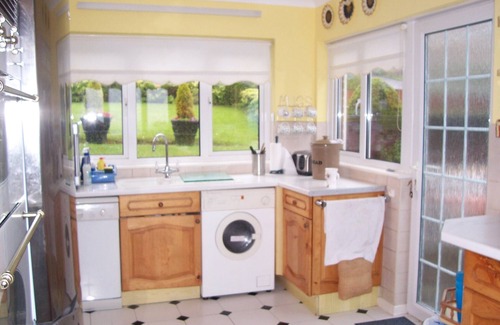 Baglan Casa | Sha's Pad, BOOKING BY ROOM, ROOM 3, SINGLE - shared shower room with 1 other