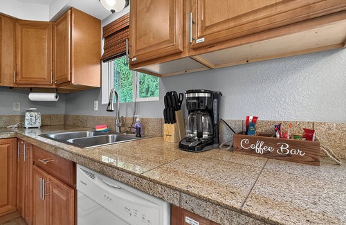 Silver Lake Casa | Shabby Chic 3BR Lake Retreat – Walk to Park, Shops, & More