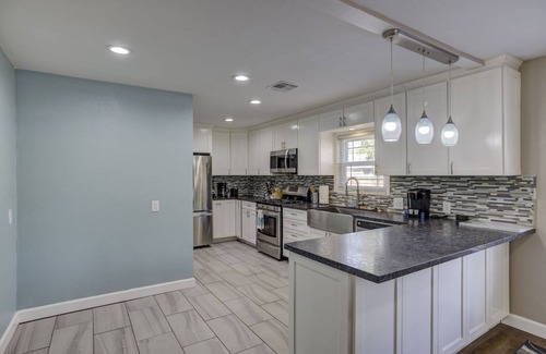 Lodi Casa | Shades of Blue Homestead 3BR 2BTH en el corazón de Lodi