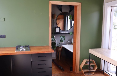 Tongariro National Park Cabina | Shadows Hut! Your ultimate mountain escape! Pet Friendly! World heritage site!