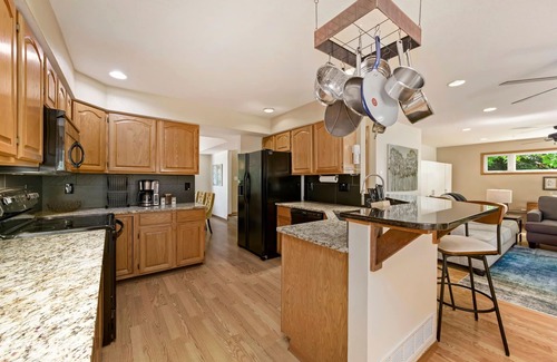 Loveland Casa | Shady Grove 4 King Beds, Dog Run & Outdoor Fun