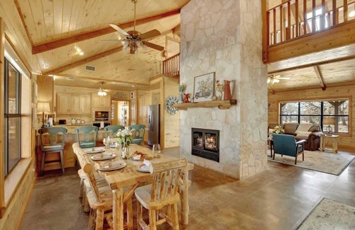 Fredericksburg Casa | Shady Lane Lodge - Near Town & Wheelchair Access