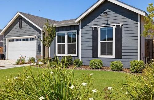 Greenacres Casa | Shafter Basecamp - Movie Nights & WWII Planes