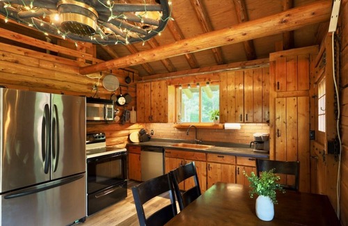 Sault Ste. Marie Cabina | Shaky Jack’s Cabin - Secluded log cabin close to lovely Sault Ste. Marie
