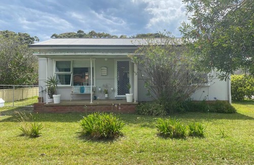 Culburra Beach Casa | Shalom Beach Cottage - Free Wifi - 300m to beach