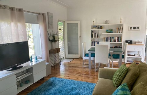 Culburra Beach Casa | Shalom Beach Cottage - Free Wifi - 300m to beach