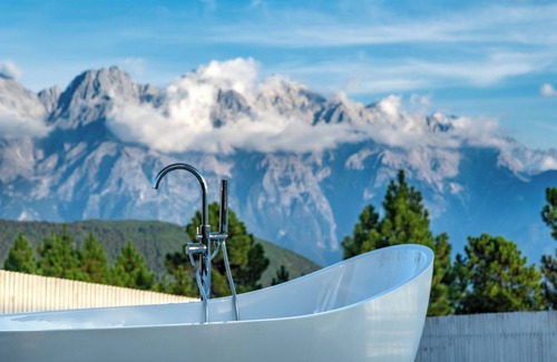 Deqen Hotel | Shangri-La ManXinYu Frozen Dream Forest