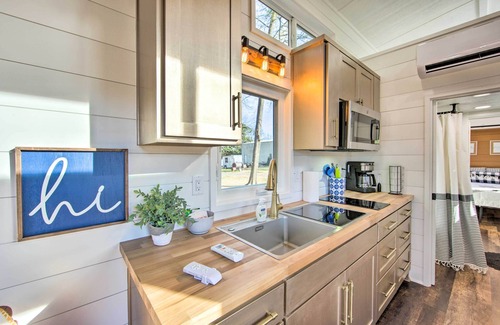 Lone Star Cabaña | Shared Dock & Lake Access: Daingerfield Tiny Home