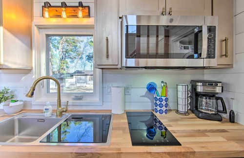 Lone Star Cabaña | Shared Dock & Lake Access: Daingerfield Tiny Home