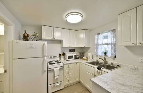 Mount Shasta Cabaña | Hermosa Shasta Bella Cottage. Mascotas bienvenidas