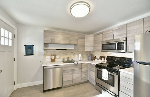 Mount Shasta Cabaña | Moderno y recientemente remodelado. Shasta Serenity, Sunny cottage. Zona céntrica.