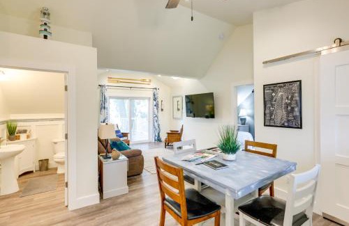 Sheboygan Apartamento | Sheboygan Getaway with Deck and On-Site Lake Access!