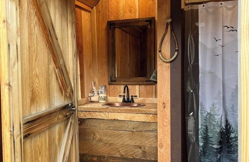 Cameron Cabina | Sheep Creek Ranch Buffalo Luxury Glamping Tipi