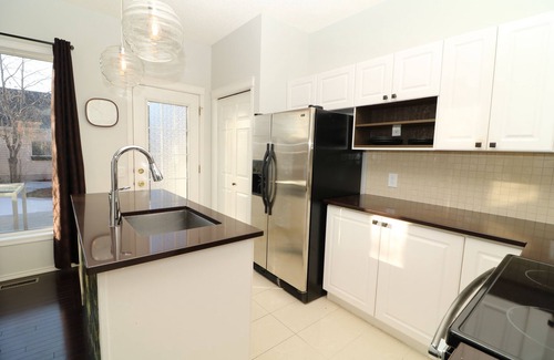 McKenzie Towne Casa | La perfección pura en Brownstone lujo!