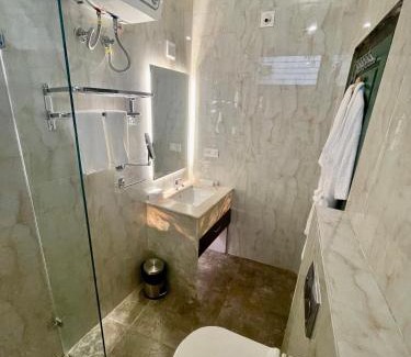 Udaipur City Centre Hotel | Sheeshmahal By Oladar