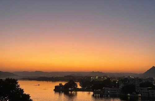 Udaipur City Centre Hotel | Sheeshmahal By Oladar