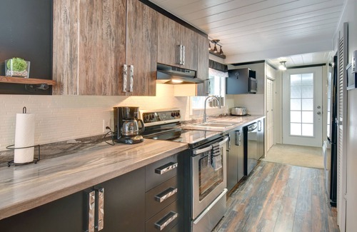 Riviere-Rouge Chalet De Esquí | Sheldon Lake front house with A HotTub