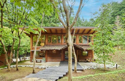 Tsuru Casa | SHELTER,都留 大自然の貸切Villa 8名入れるサウナ付き 完全プライベート空間