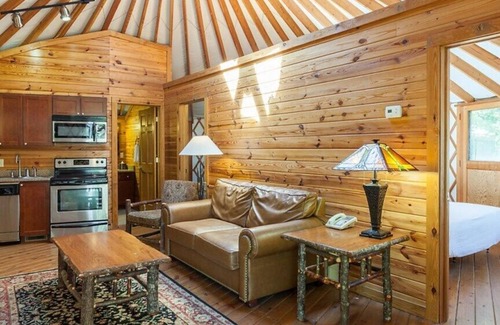 Gordonsville Condominio | Shenandoah Crossing™ - 2 Bedroom 1 Bath Yurt