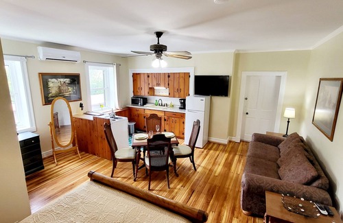 Frederick Otro | Shepards Suite in the historic Manor House!
