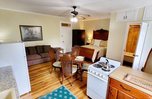 Frederick Otro | Shepards Suite in the historic Manor House!