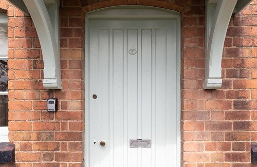 Bridgnorth Cabaña | SHEPHERD'S COTTAGE, pet friendly, with open fire in Bridgnorth